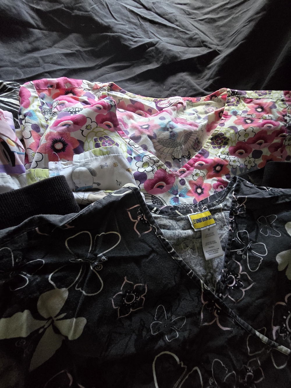 Lot Of Womans Scrub Tops Size 3xl - Picture 3 of 4
